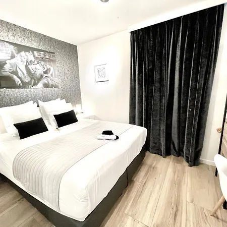 Luxury 210 - Adult Only *